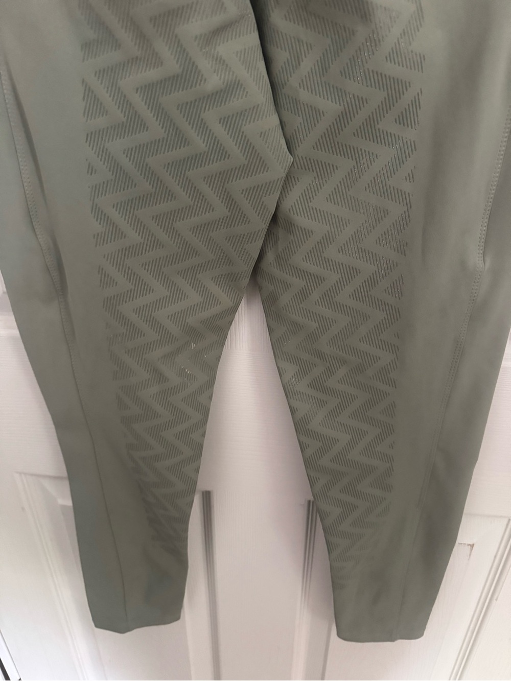 LeMieux Naomi Pull On Breech - Fern- Full Seat Silicone Grip - Size UK14/ US10 - Picture 13 of 14